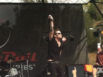Mark McGrath with his hands in the air at the Sugar Ray concert after Rock 'n' Roll Pasadena 2012