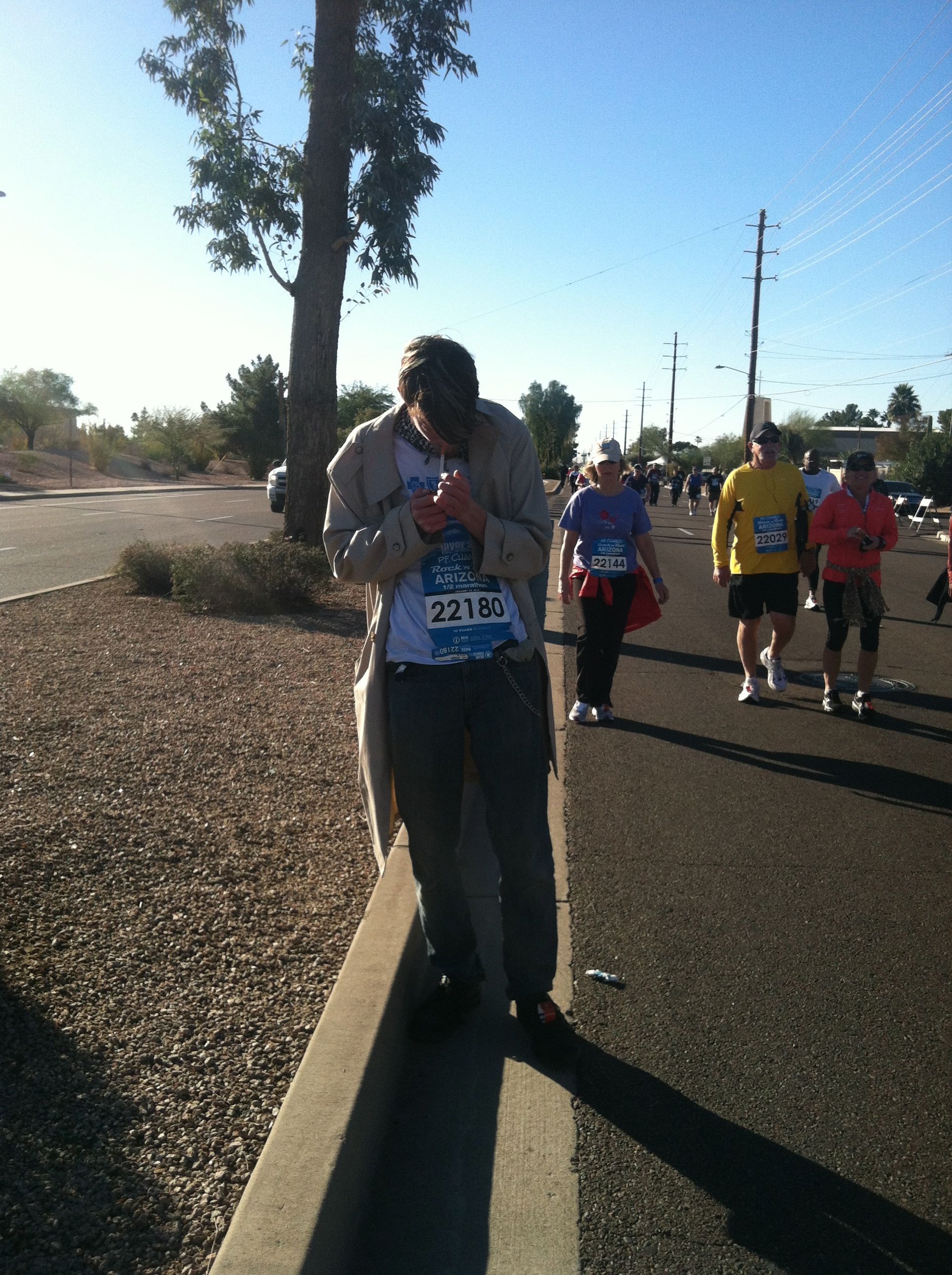 What?! Yes, indeed. This is a smoking half marathoner (during the race!). 