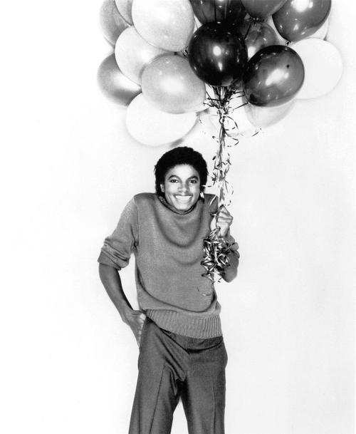 Michael Jackson holding balloons