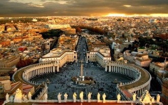 Beautiful big overview of Vatican City toward the end of the daylight