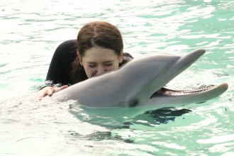 Aurora giving the dolphin a kiss